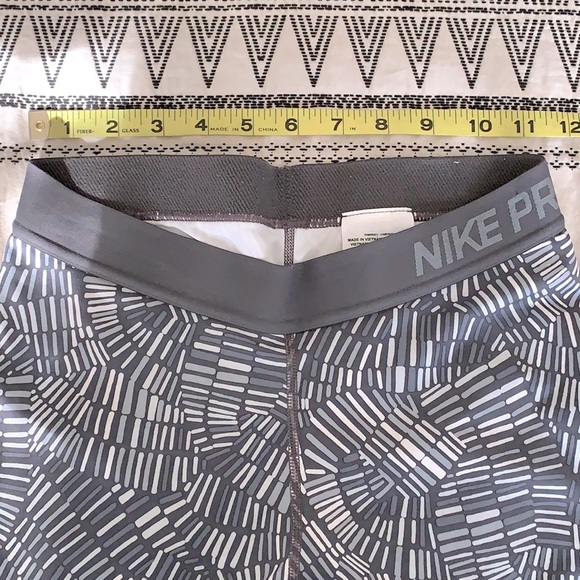 Nike Pro 3/4 Leggings | Size Medium | Color Gray & White - Picture 6 of 10